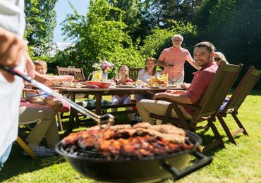 Sezon grillowy rozpoczęty – o co musisz zadbać, by dobrze przyjąć gości?