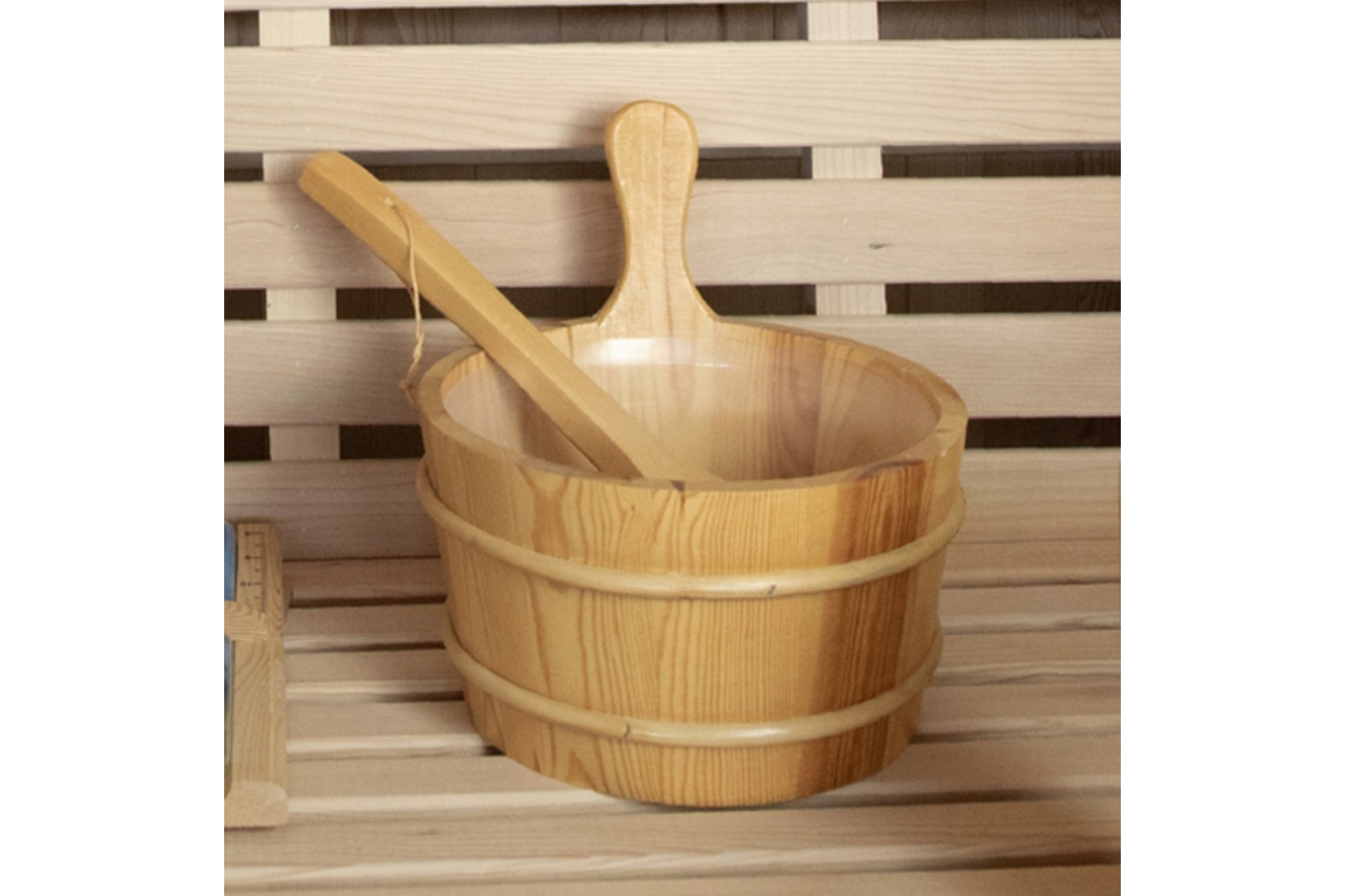 Drewniany ceber z chochlą do sauny fińskiej - zestaw Drewniany ceber z chochlą do sauny fińskiej