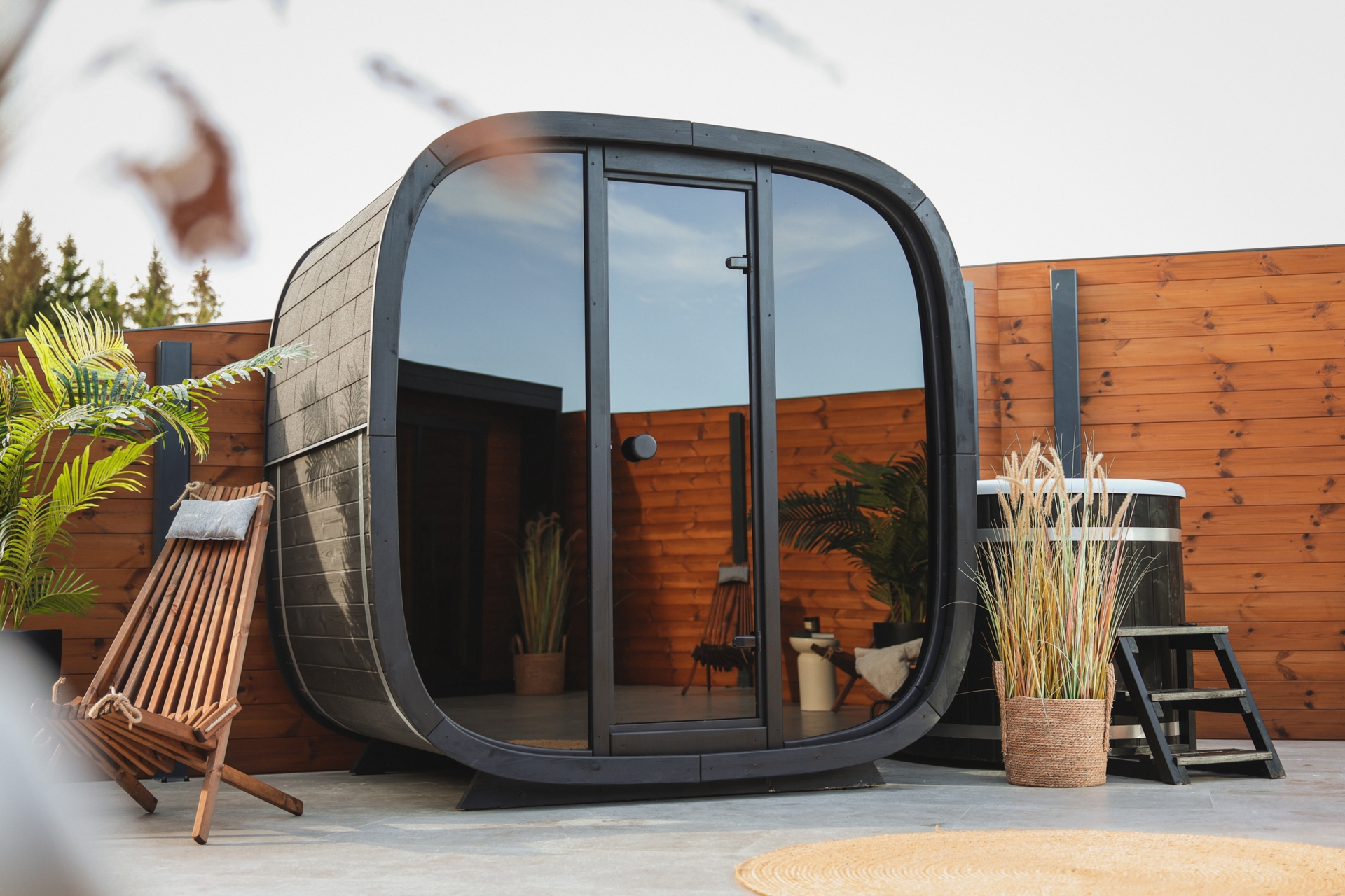 Sauna fińska zewnętrzna Leil® Saunas Black Cube Classic 4-osobowa