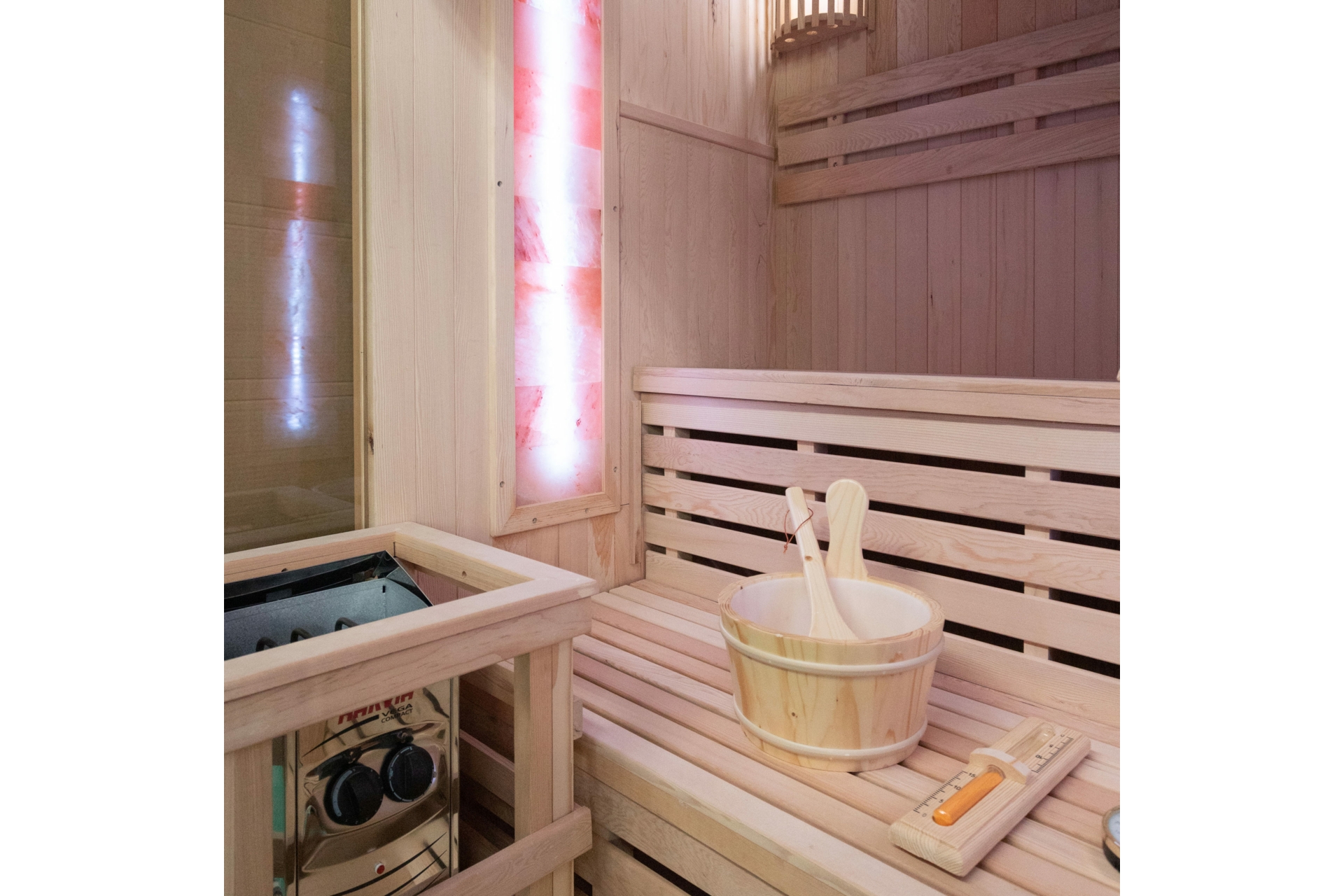 Sauna fińska EN2S Natural - 2 osobowa - drewniana Sauna fińska EN2S Natural z panelami solnymi