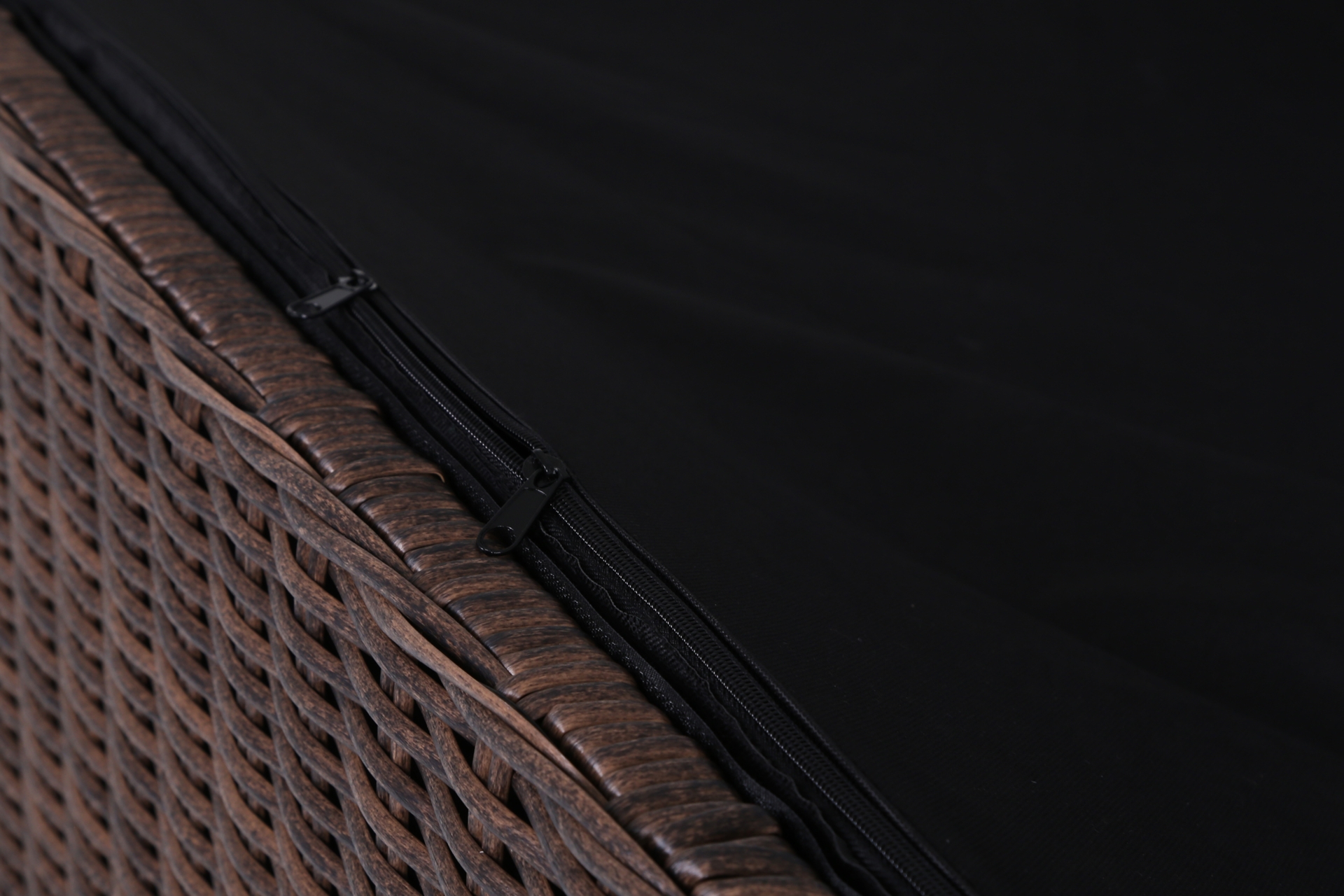 Skrzynia ogrodowa technorattanowa Lorca - brązowa - duża - meble ogrodowe Skrzynia ogrodowa Lorca Brown Mat