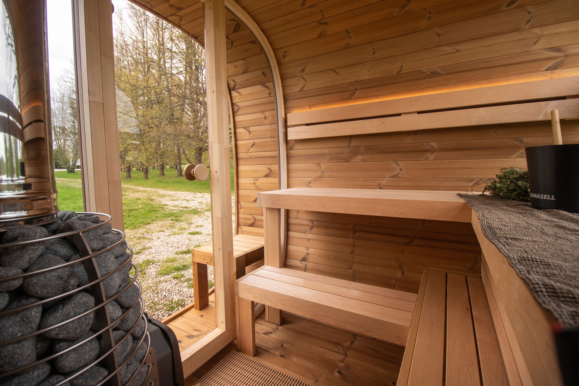 Sauna fińska zewnętrzna Leil® Saunas Dice Comfy 2.4 5-osobowa