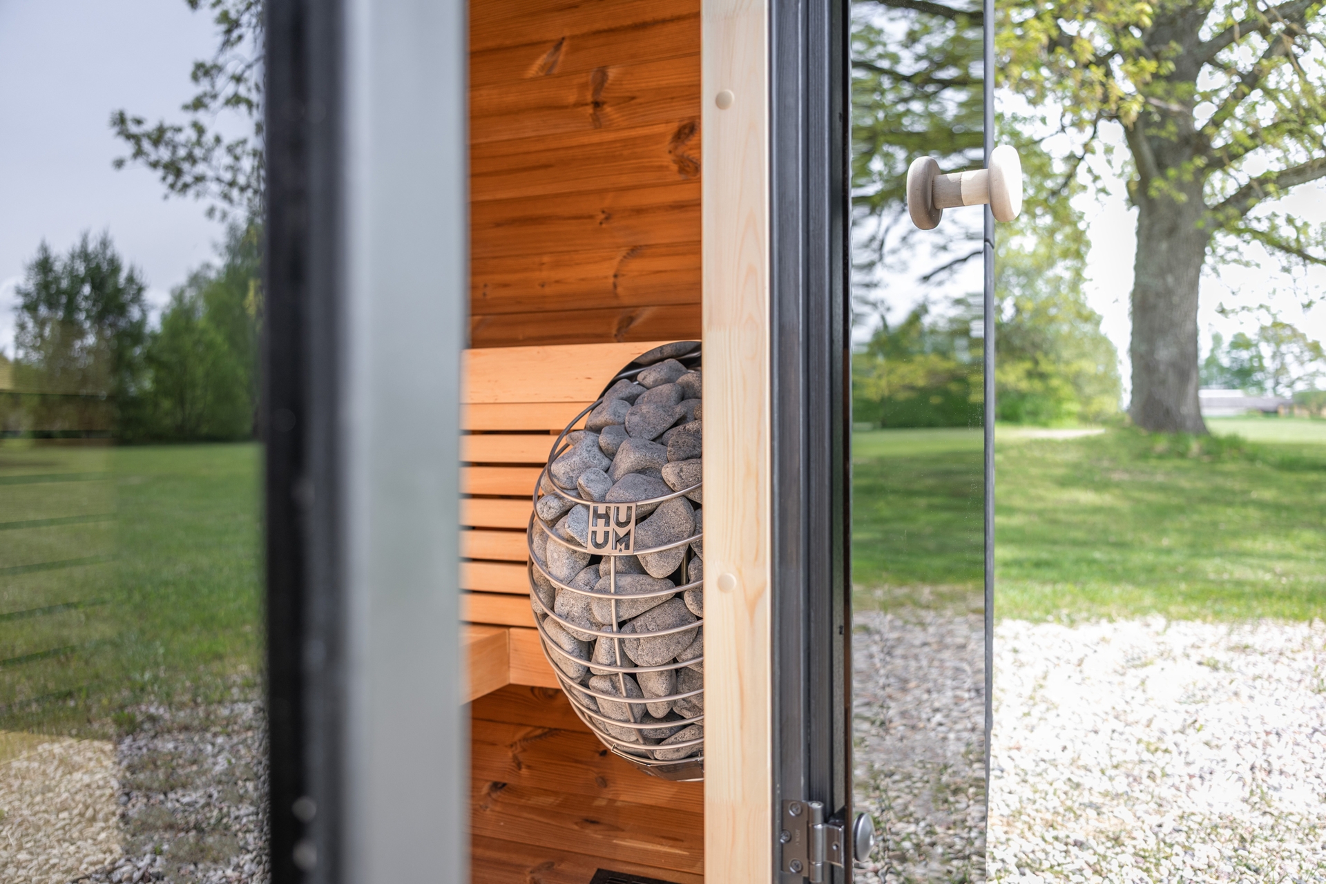 Sauna fińska zewnętrzna Leil® Saunas Black Cube Classic 4-osobowa