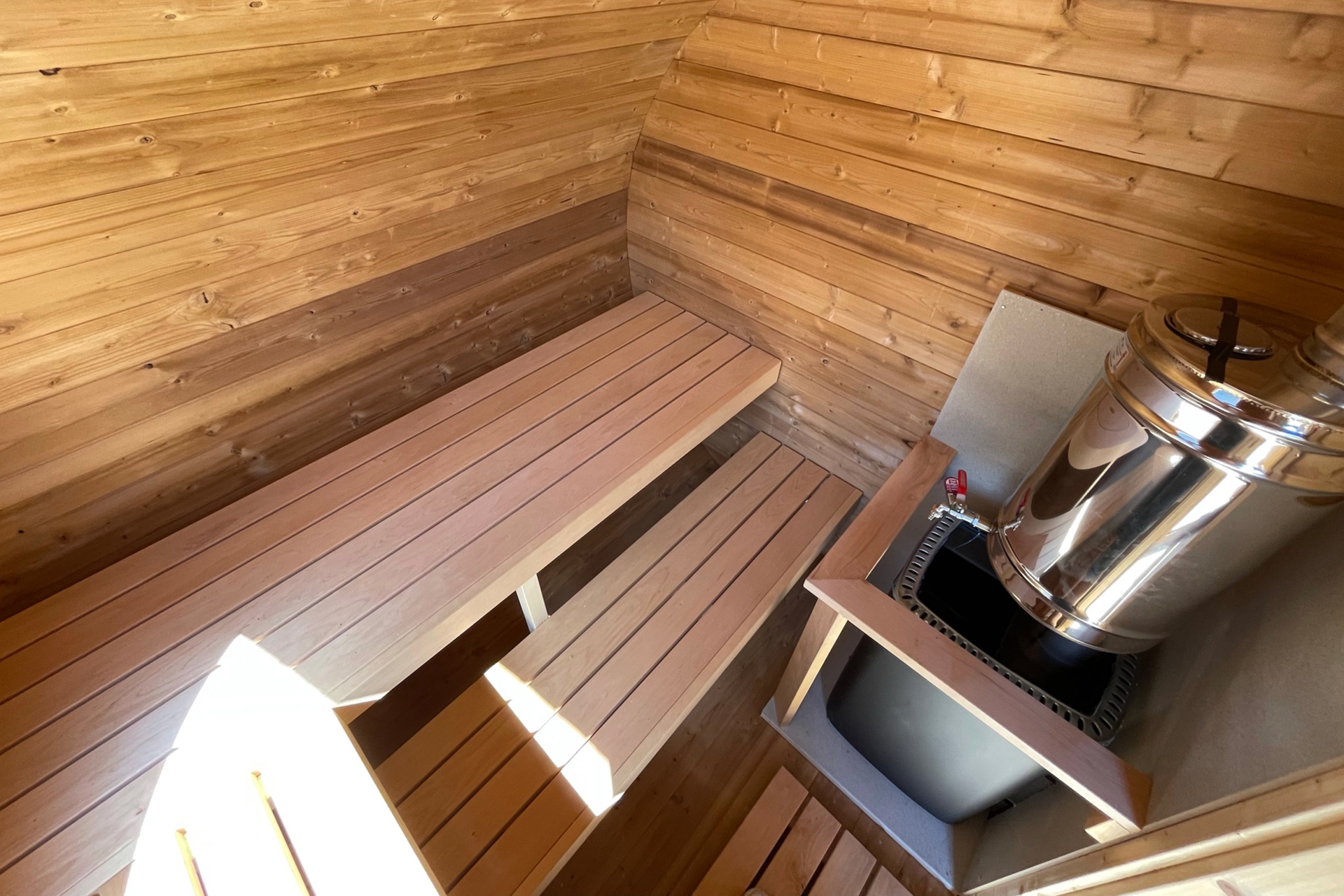Sauna fińska zewnętrzna Hobbit Medium CLT 240 x 400 cm Sauna fińska zewnętrzna Hobbit Medium CLT 240 x 400 cm