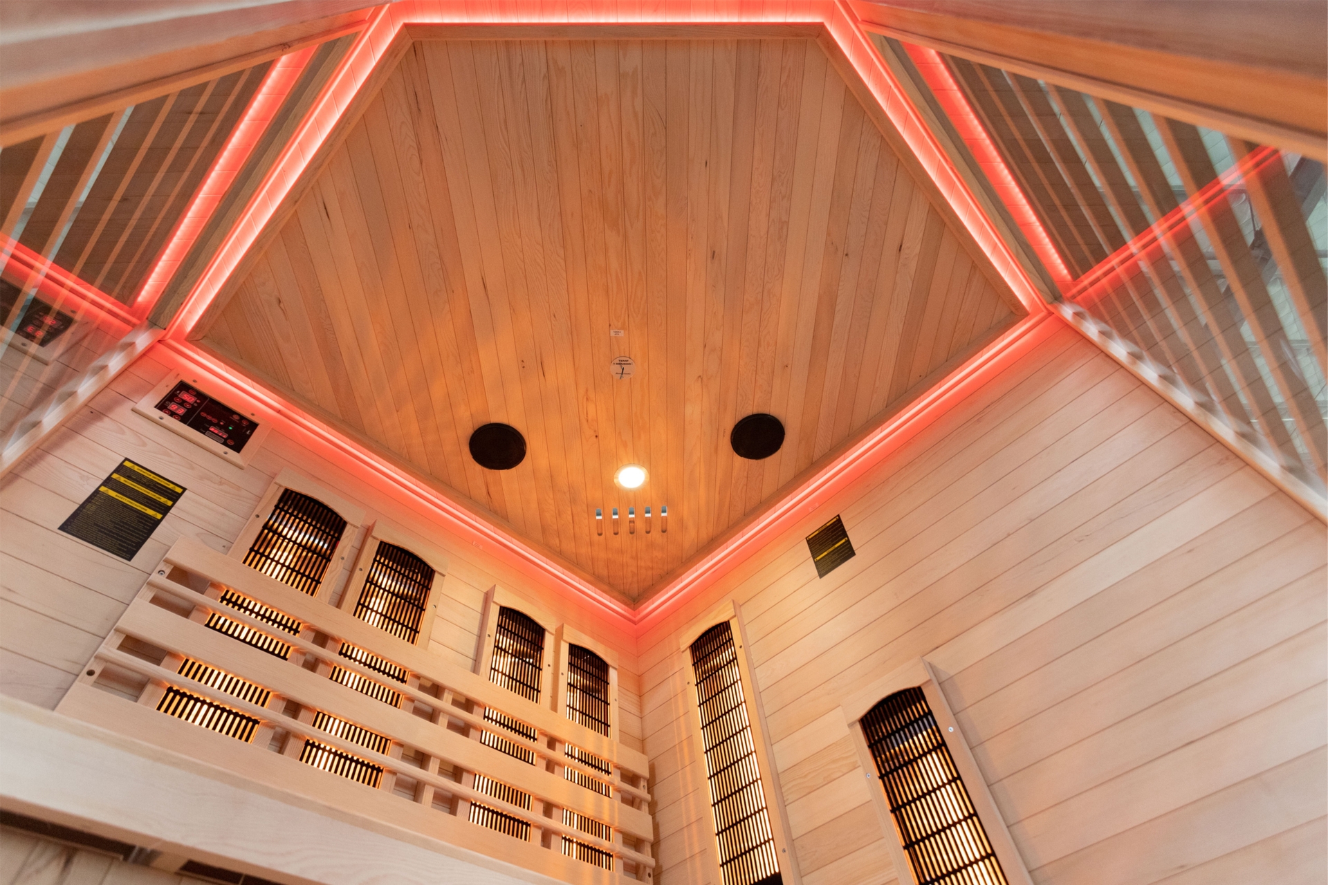 Sauna hybrydowa narożna Nordum Combi 3-osobowa brązowa - drewniana Sauna hybrydowa narożna Nordum Combi 3-osobowa brązowa