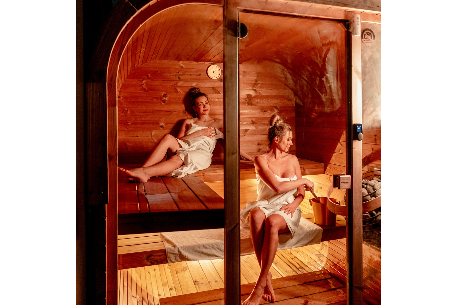 Sauna fińska zewnętrzna Hanscraft Quadra X 211 x 188 cm - dla 4 osób - z termo sosny Sauna fińska zewnętrzna Hanscraft Quadra X 211 x 188 cm