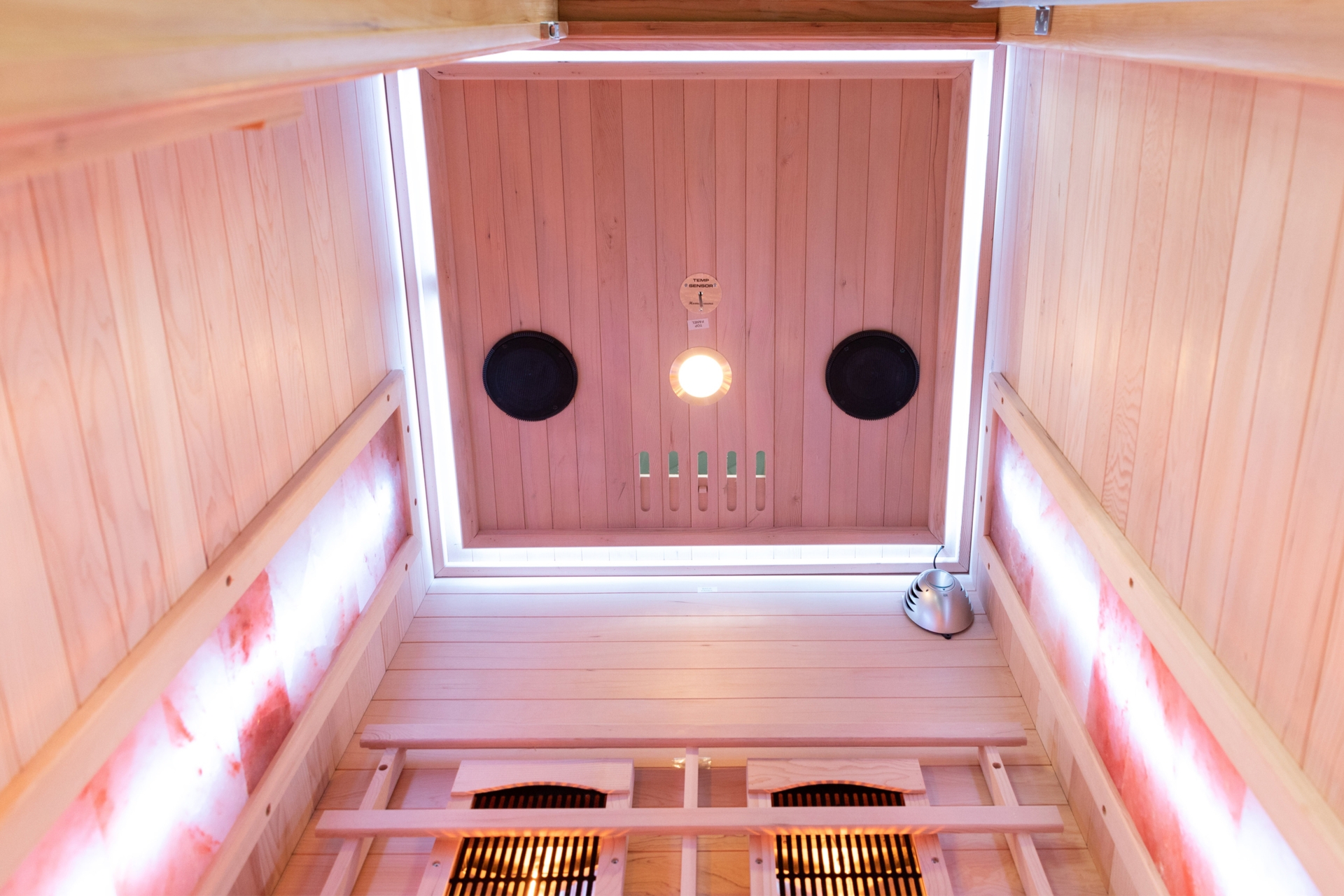 Sauna infrared Nordum Classic 1-osobowa naturalna - z panelami solnymi - z jodły kanadyjskiej Sauna infrared Nordum Classic 1-osobowa naturalna