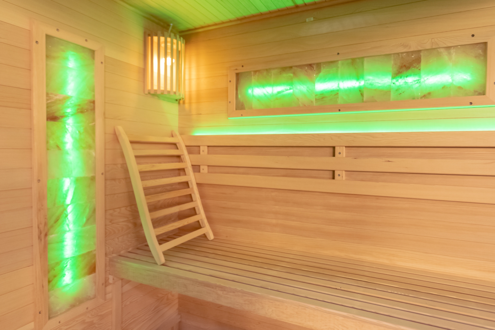 Sauna fińska narożna Nordum Pure 4-osobowa szara - z panelami solnymi Sauna fińska narożna Nordum Pure 4-osobowa szara