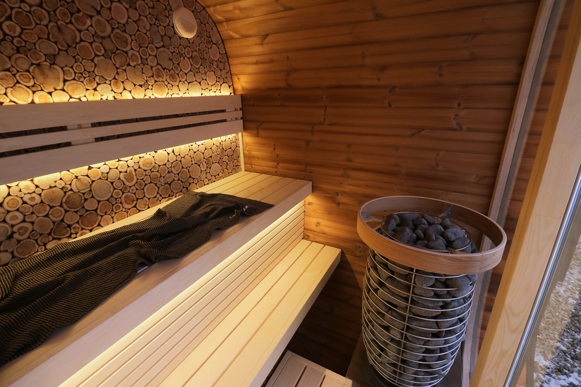 Sauna fińska zewnętrzna Leil® Saunas Round Cube Mini 2.0 4-osobowa