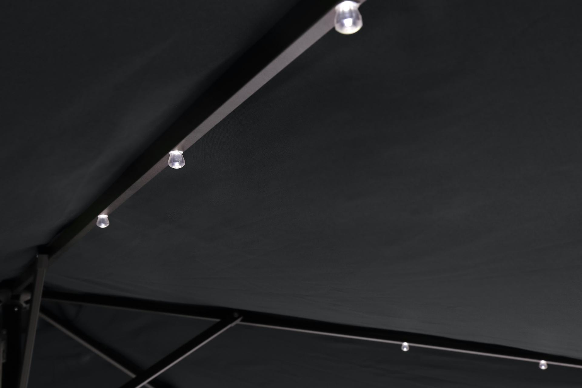 Parasol Malta z oświetleniem LED Grey / Light Grey- jasnoszary Parasol ogrodowy okrągły Malta Grey / Light Grey Ø 270 cm z oświetleniem LED