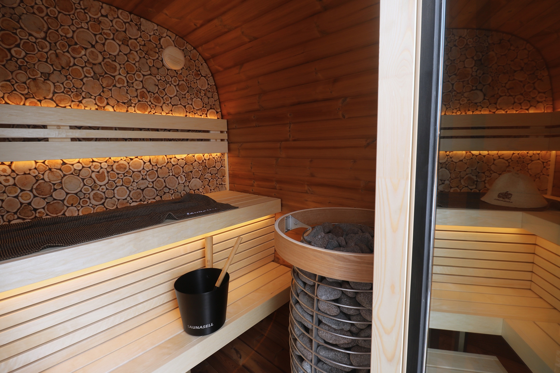 Sauna fińska zewnętrzna Leil® Saunas Round Cube Mini 2.0 4-osobowa