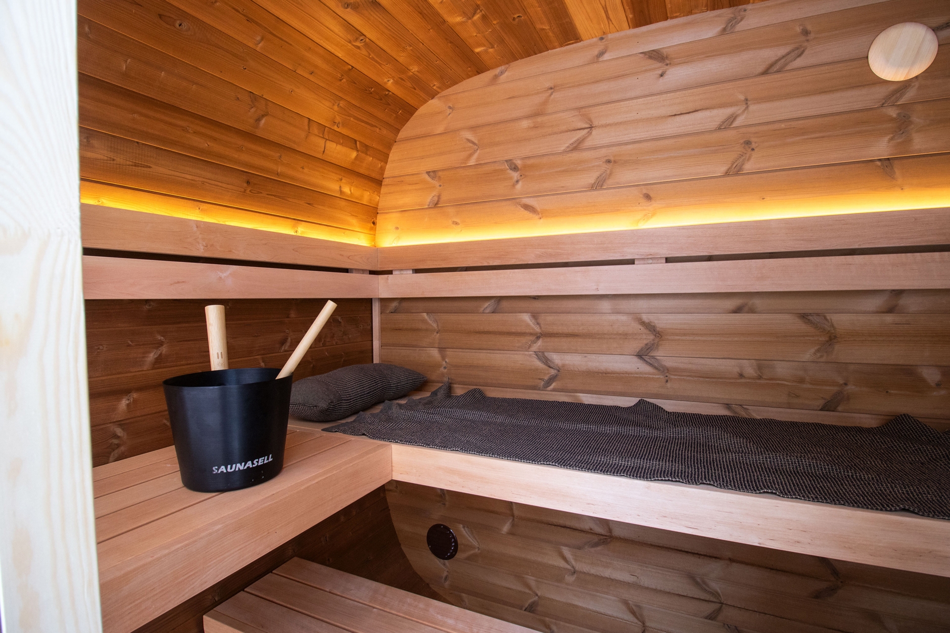 Sauna fińska zewnętrzna Leil® Saunas Dice Pocket 4-osobowa