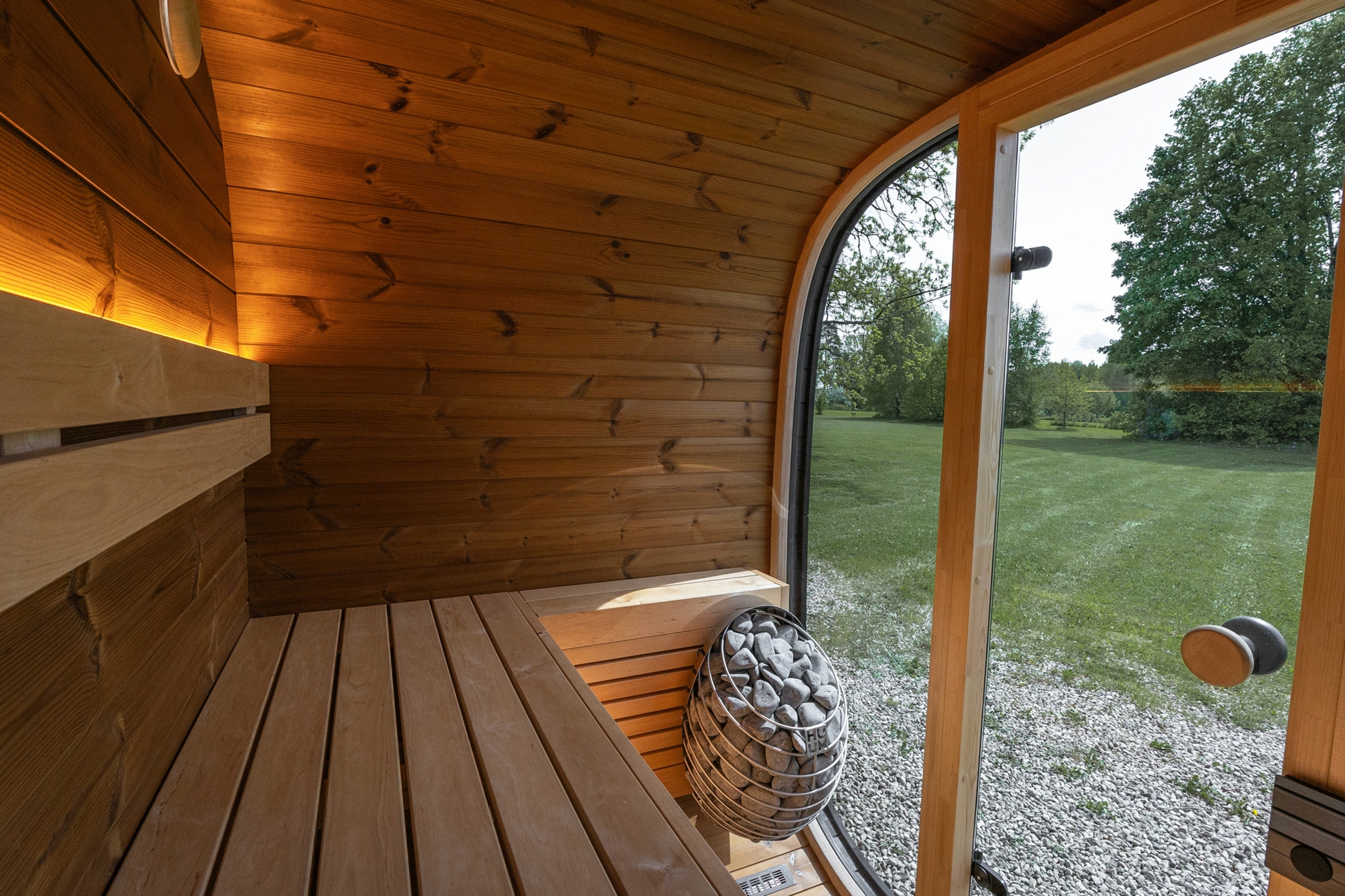 Sauna fińska zewnętrzna Leil® Saunas Black Cube Classic 4-osobowa