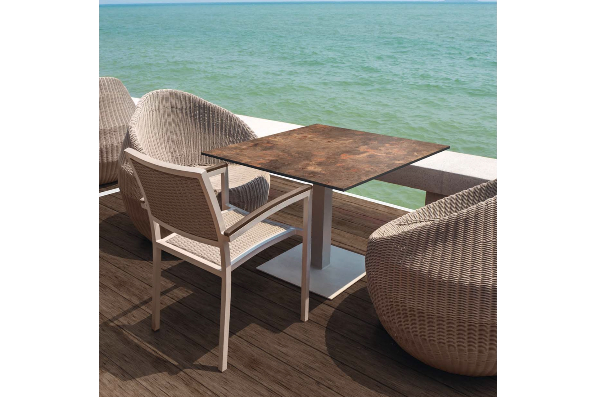 Blaty stołowe werzalitowe