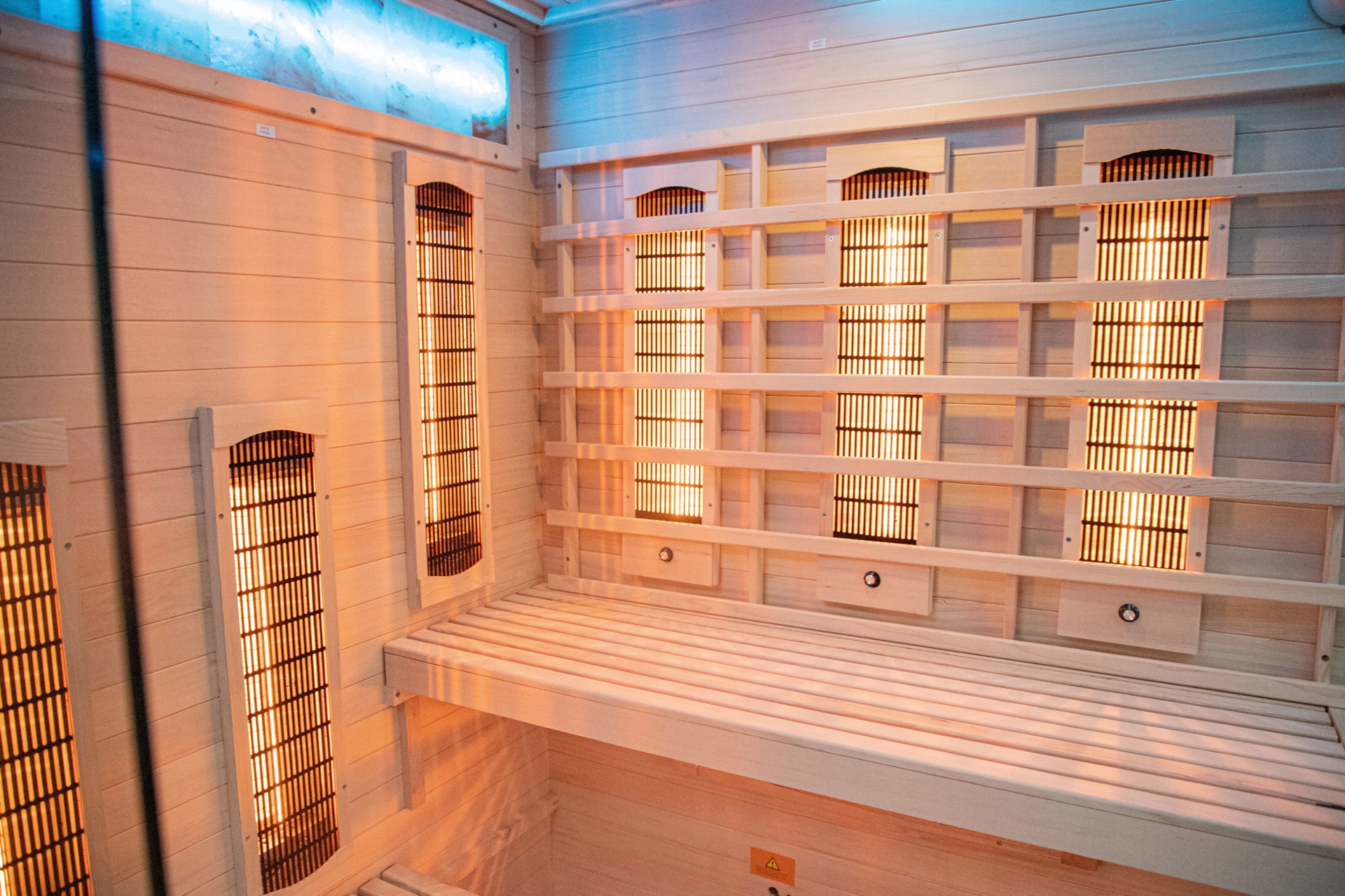 Sauna infrared narożna EP3CRS - 3 osobowa - szara Sauna infrared narożna EP3CRS Grey z panelami solnymi