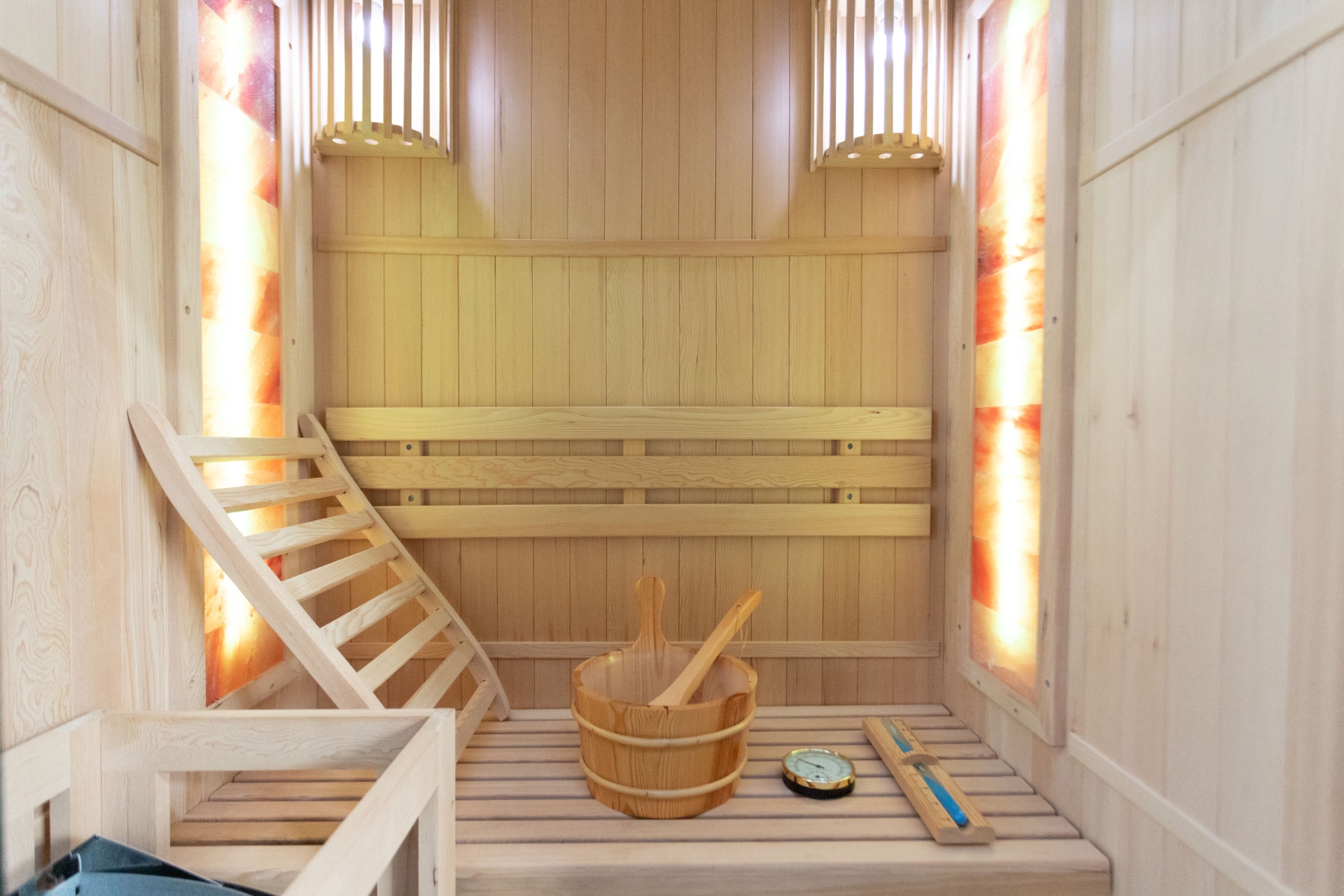 Sauna fińska Nordum Solea 2-osobowa naturalna - z panelami solnymi - drewniana Sauna fińska Nordum Solea 2-osobowa naturalna