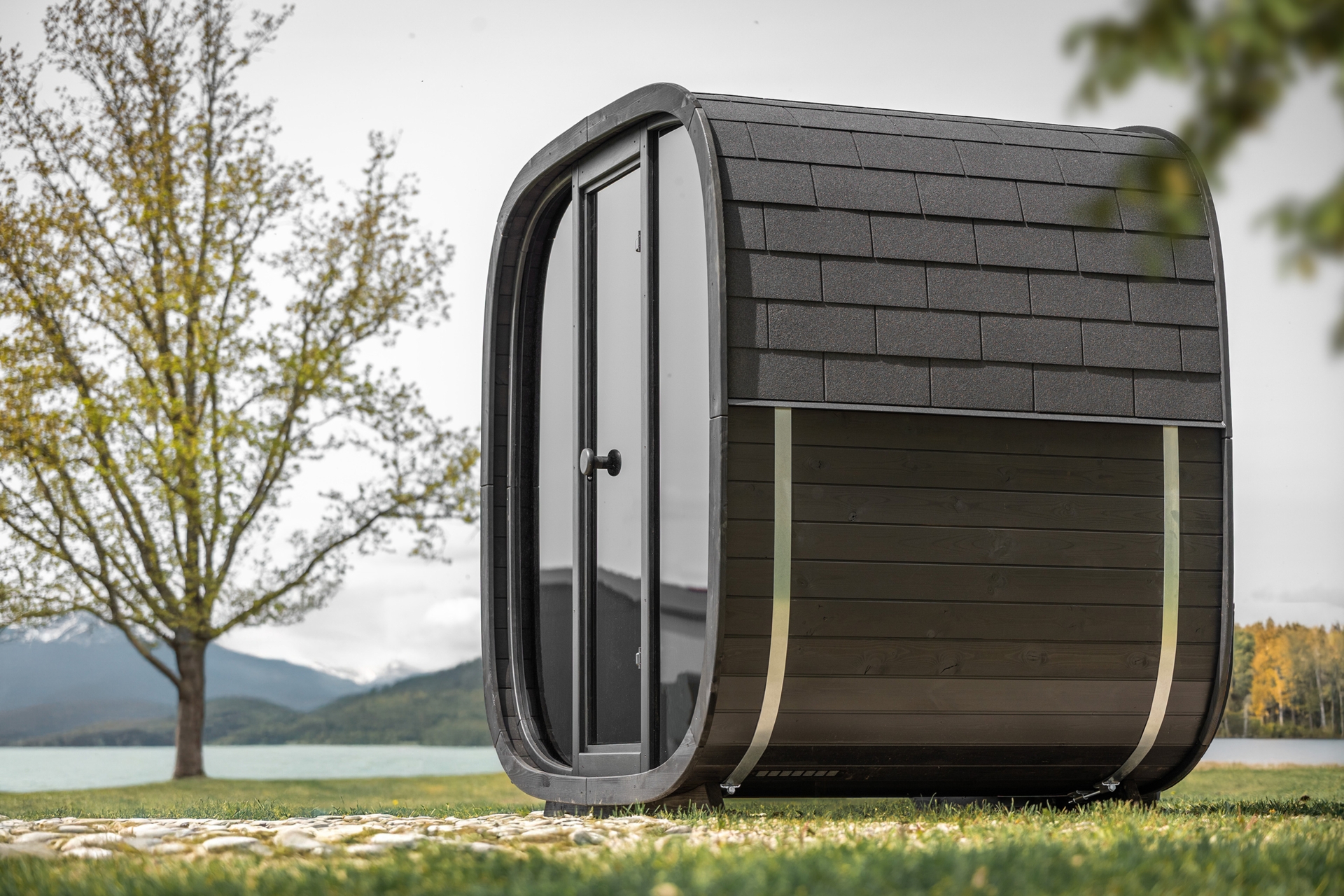 Sauna fińska zewnętrzna Leil® Saunas Black Cube Classic 4-osobowa