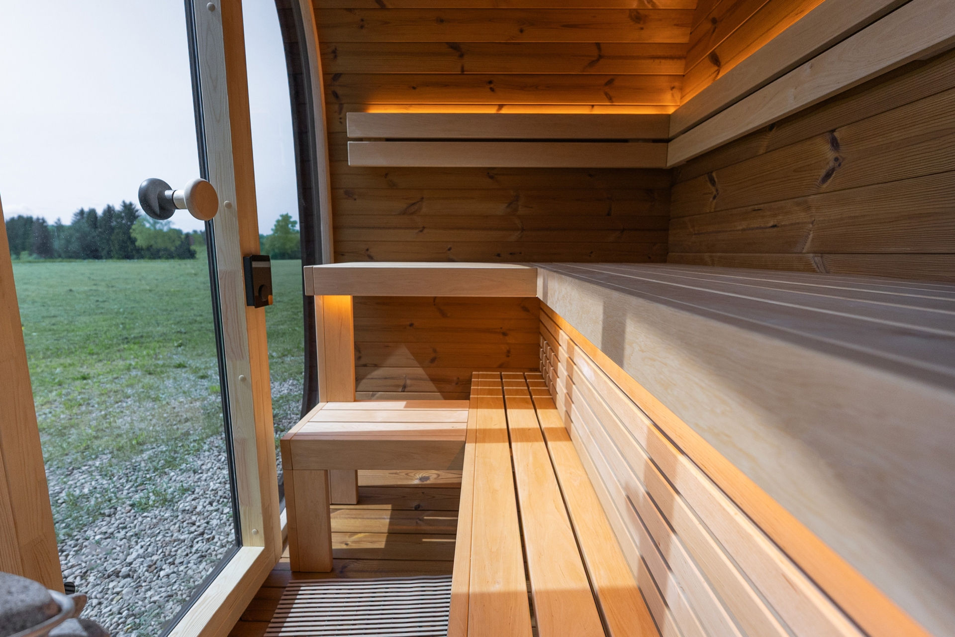 Sauna fińska zewnętrzna Leil® Saunas Black Cube Classic 4-osobowa