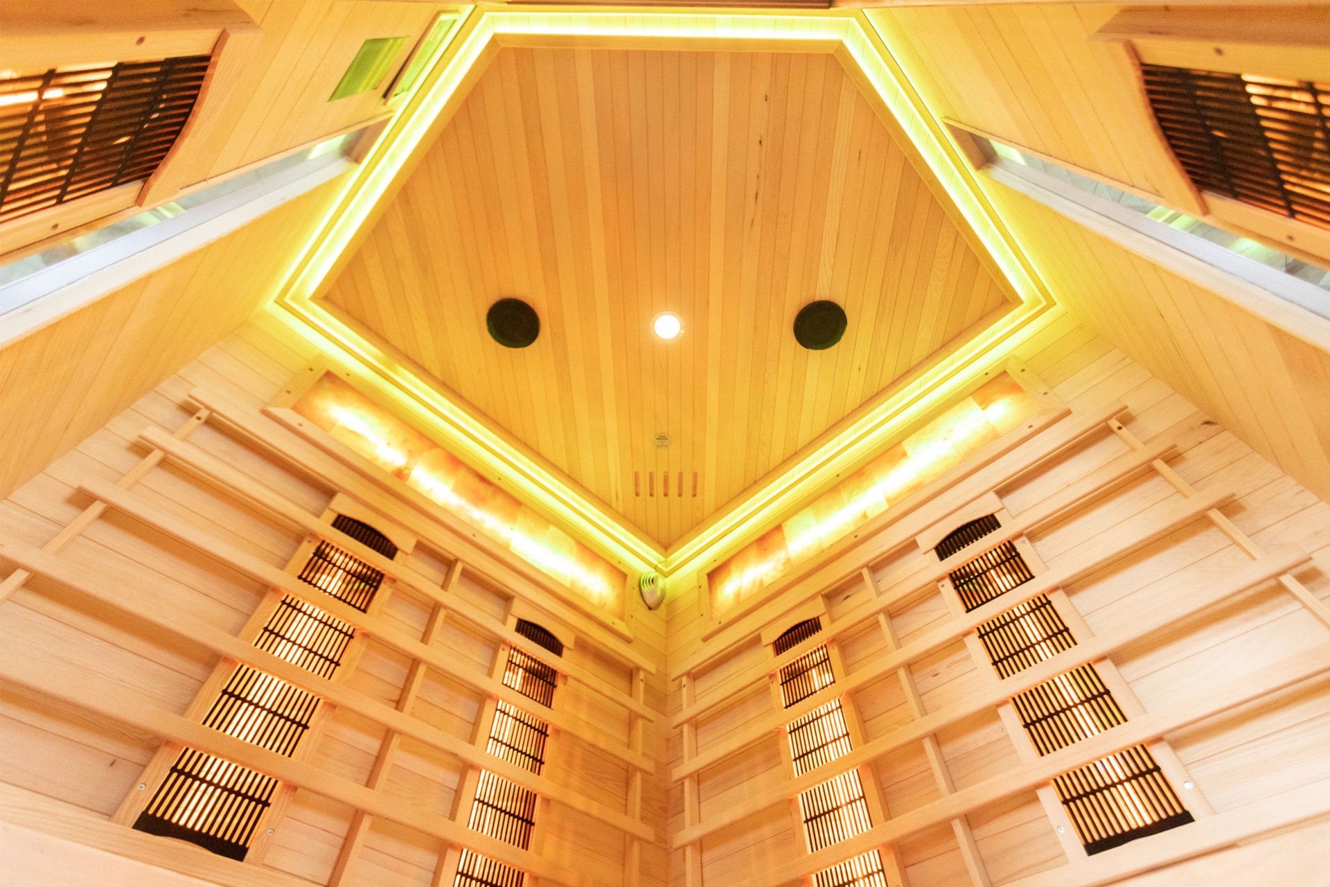 Sauna infrared narożna Nordum Classic 3-osobowa brązowa