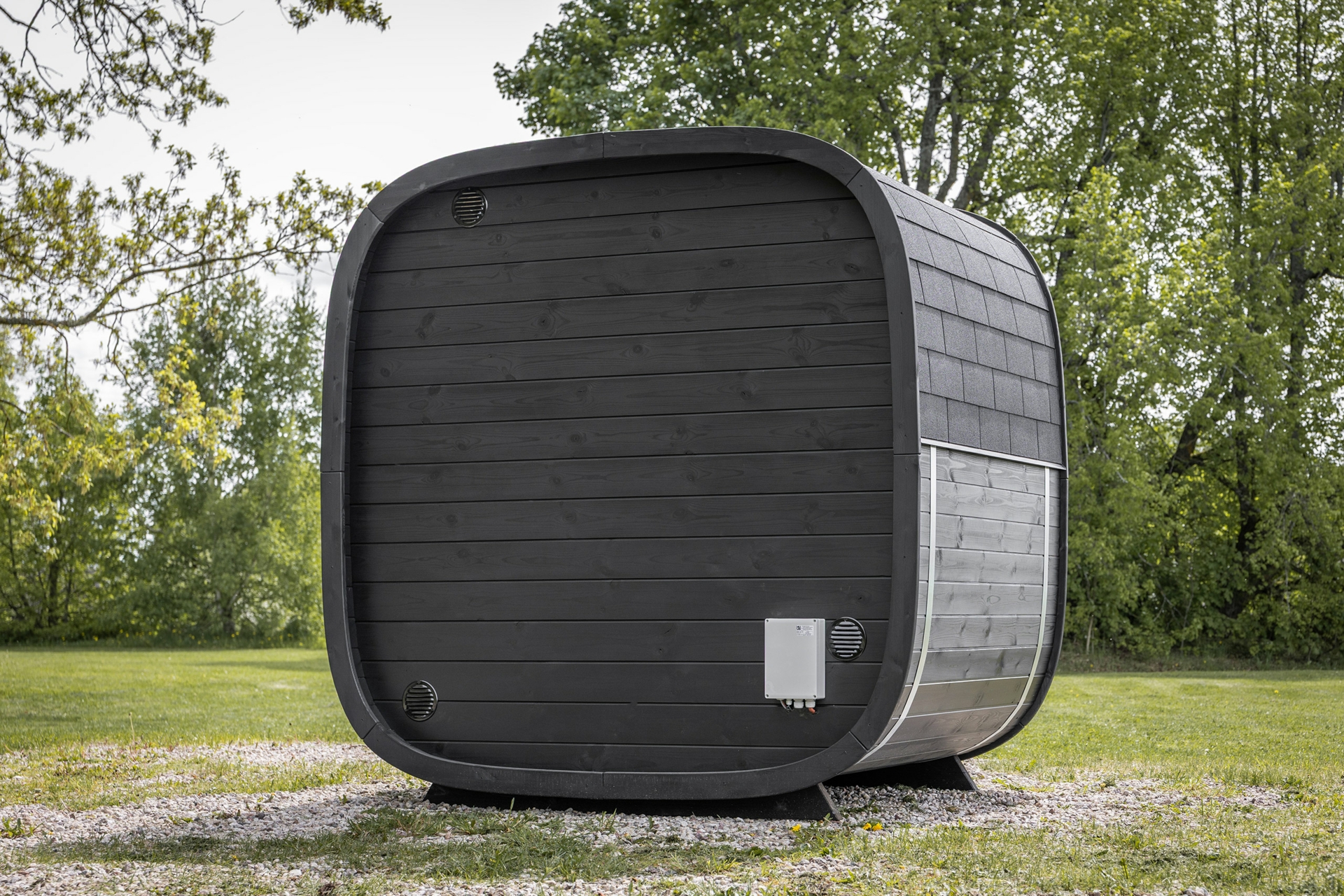 Sauna fińska zewnętrzna Leil® Saunas Black Cube Classic 4-osobowa