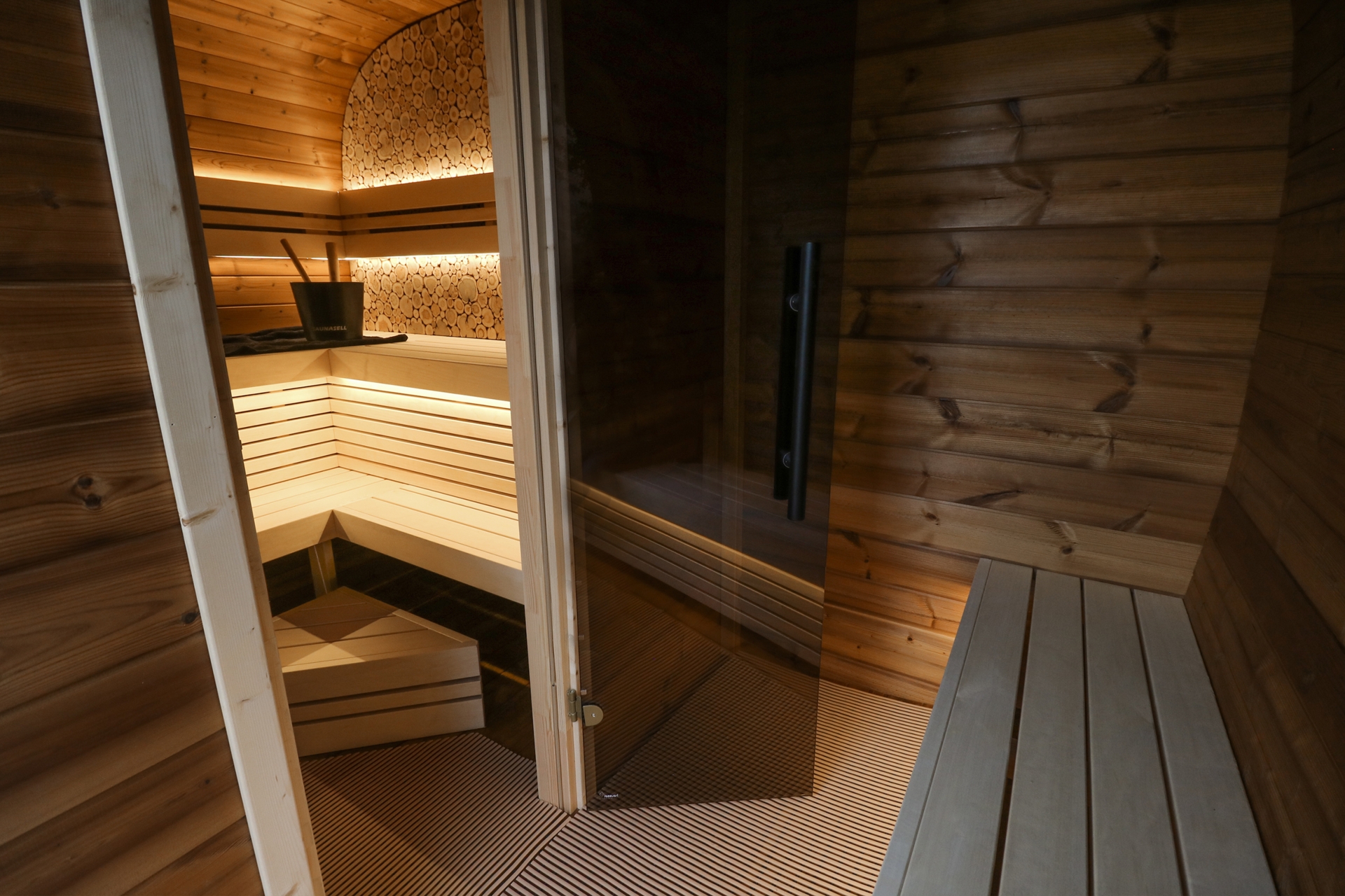 Sauna fińska zewnętrzna Leil® Saunas Round Cube Double 2.6 6-osobowa
