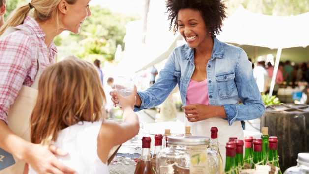 Jaki namiot handlowy wybrać? Ekspresowy, mały, czy duży pawilon?