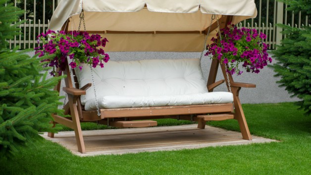 Jaka powinna być wysokość huśtawki ogrodowej? Sprawdź wymiary