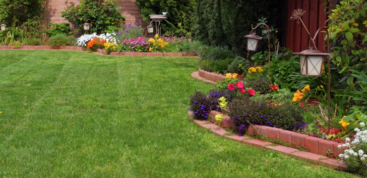 Stara cegła w ogrodzie – inspiracje i wskazówki, jak ją wykorzystać