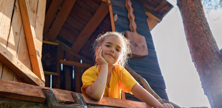 Jak urządzić domek ogrodowy dla dzieci? Poradnik