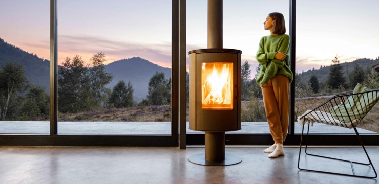 Ogród zimowy z kominkiem – jak bezpiecznie zaaranżować kominek lub kozę?