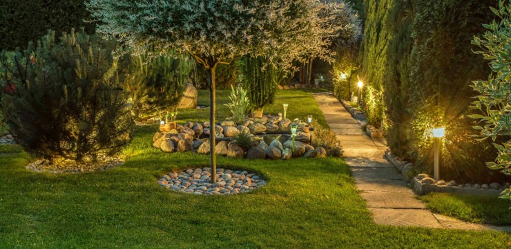 Jak zaprojektować ogród, który jest łatwy w utrzymaniu? Wybierz meble i rozwiązania na lata