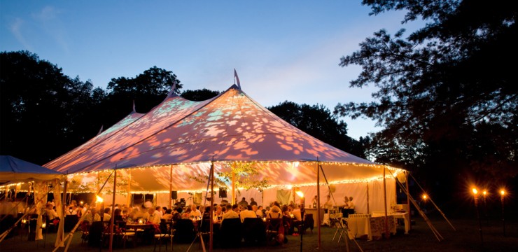 Impreza pod namiotem o każdej porze roku – jak ją zorganizować?