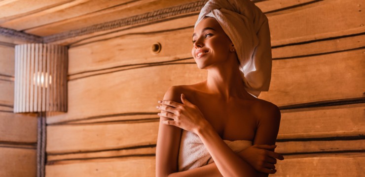 W saunie bez stroju? Wyjaśniamy, w czym chodzić do sauny