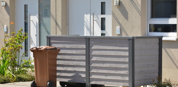 Jak ukryć kosz na śmieci w ogrodzie, aby nie szpecił posesji?