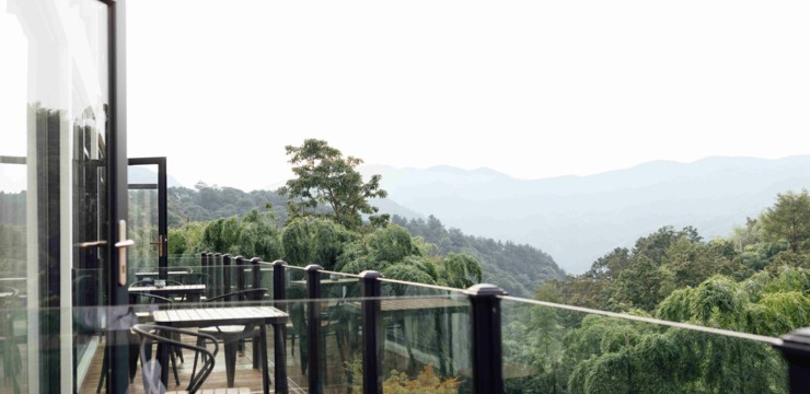 Jak wybrać meble na mały balkon? Sprawdź popularne rozwiązania