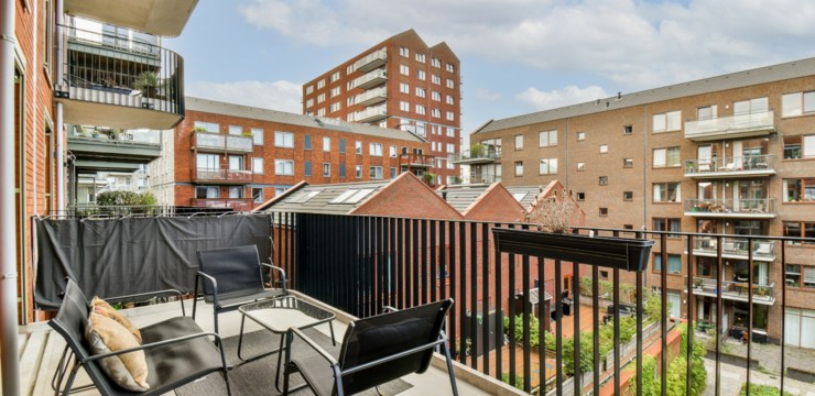 Jaka osłona na balkon jest najlepsza? Porównanie rozwiązań