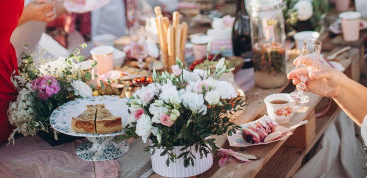 Pomysły na wieczór panieński w stylu boho w ogrodzie