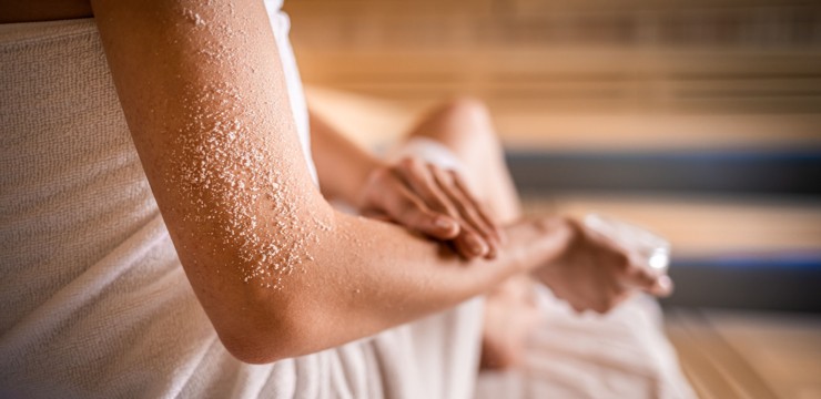 Peeling przed czy po saunie? Zadbaj odpowiednio o skórę