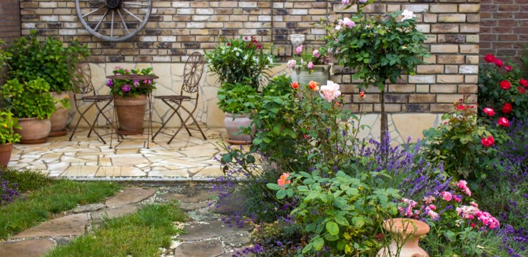 Ogród śródziemnomorski – styl, roślinność i aranżacje