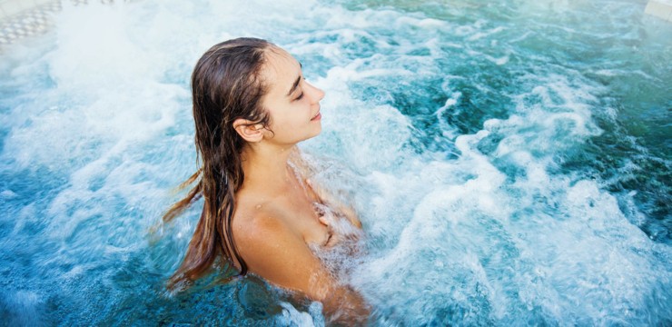 Jacuzzi: co to jest i jak działa? Różnice między wanną z hydromasażem a Jacuzzi