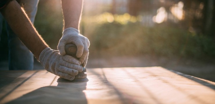 Jak odnowić meble sosnowe? Malowanie, lakierowanie i renowacja