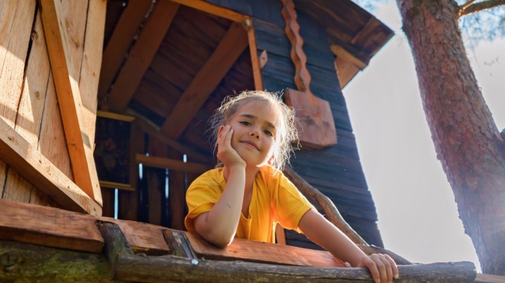 Jak urządzić domek ogrodowy dla dzieci? Poradnik