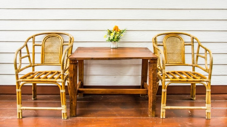 Jak pomalować meble rattanowe?