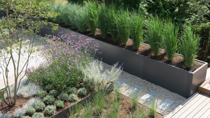 Nowoczesny ogród – jak go zaaranżować i jakie meble wybrać?