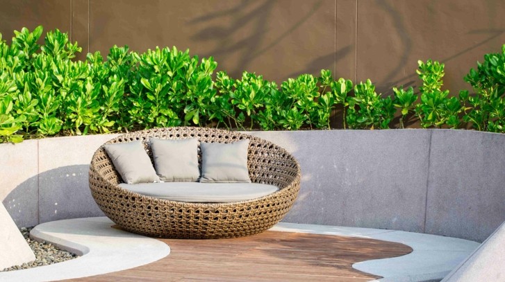 Jak naprawić krzesło ogrodowe z siatki? Prosty poradnik naprawy mebli z technorattanu