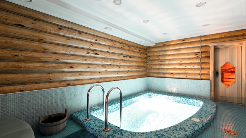 Basen i sauna – czy to dobre połączenie?