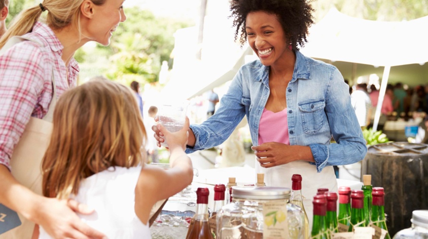 Jaki namiot handlowy wybrać? Ekspresowy, mały, czy duży pawilon?