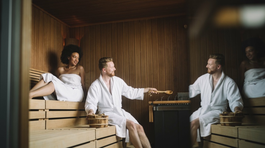 Sauna na kaca – czy to dobry sposób na regenerację po imprezie?