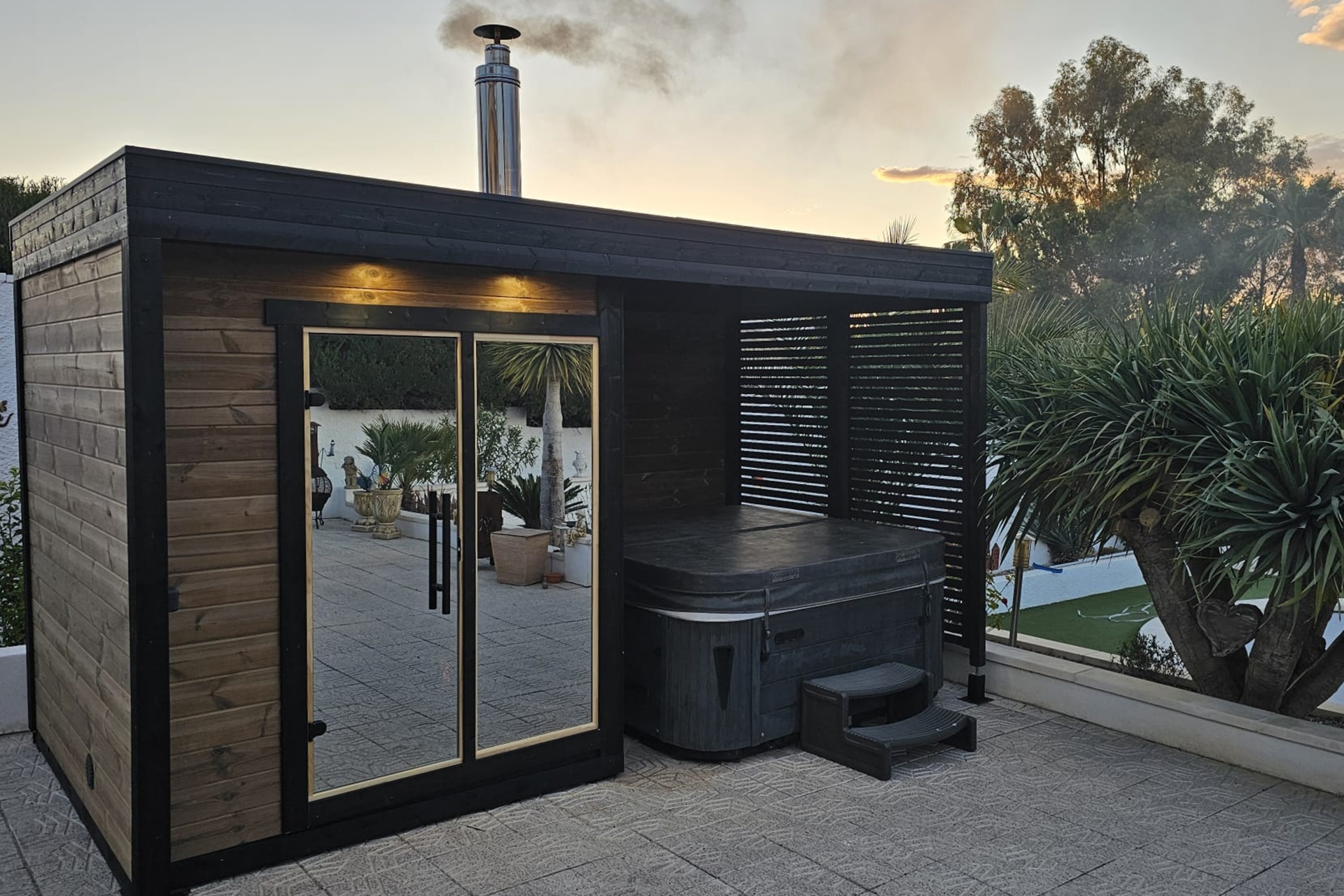 Sauna fińska zewnętrzna Leil® Saunas Patio S Plus 4-osobowa