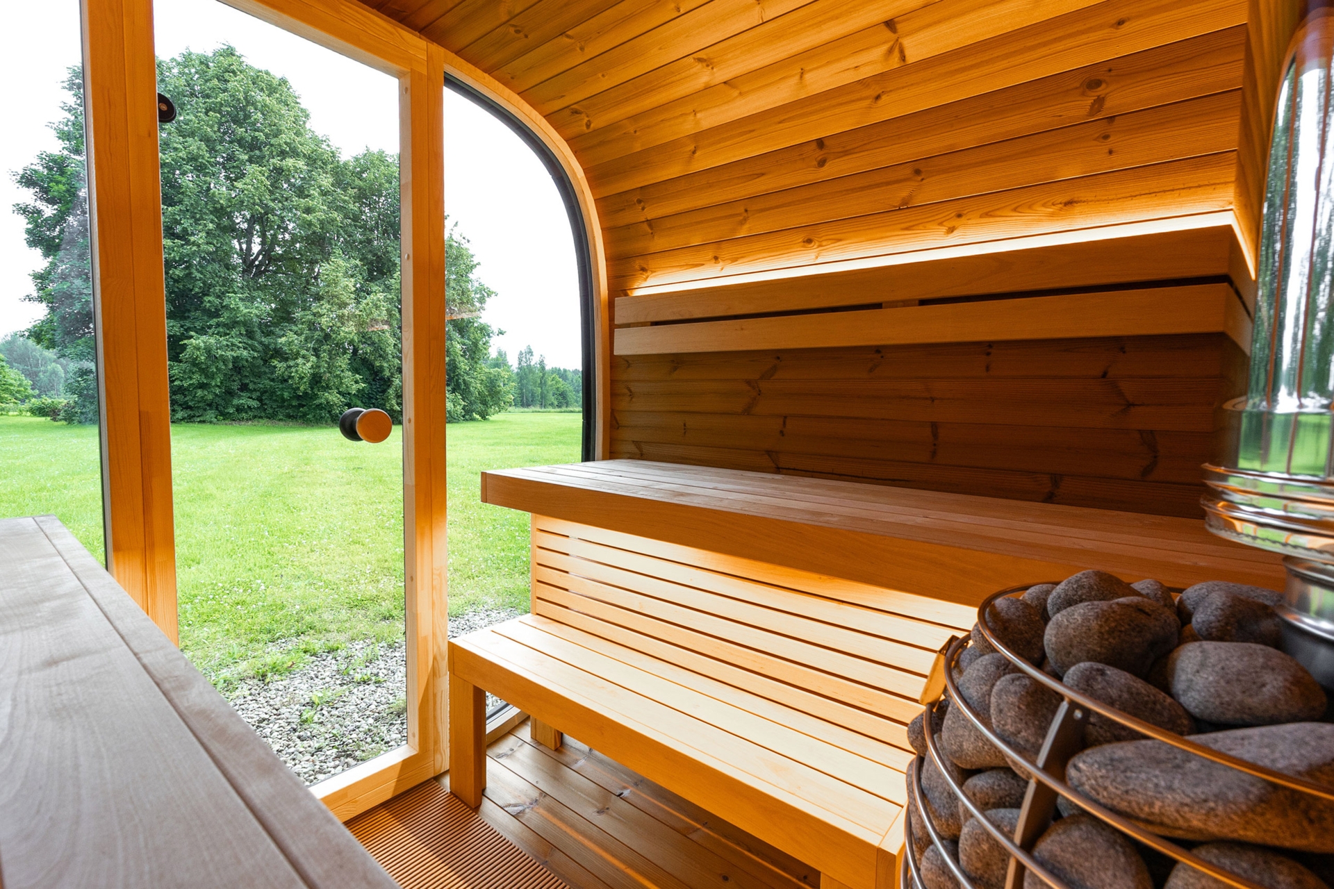 Sauna fińska zewnętrzna Leil® Saunas Black Cube Comfort 6-osobowa